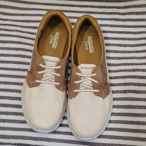 Skechers Tan and White Flats with Moccasin Style